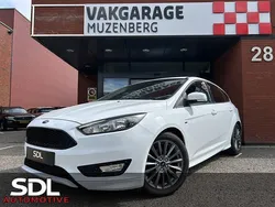 Wit Gebruikt 2018 Ford Focus ST-Line Hatchback | € 12.945 (Super prijs)
