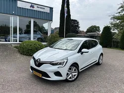 Wit Gebruikt 2021 Renault Clio V Zen Hatchback | € 12.495 (Eerlijke prijs)
