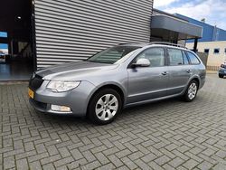 Grijs Gebruikt 2011 Skoda Superb Business Line Stationwagen | € 4.500 (Eerlijke prijs)