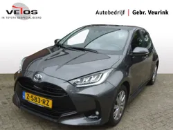 Grijs Gebruikt 2022 Toyota Yaris Hatchback | € 20.750 (Eerlijke prijs)
