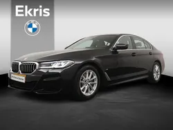 Zwart Gebruikt 2022 BMW 520 M Sport Sedan | € 40.900 (Eerlijke prijs)