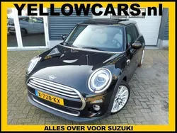 Zwart, metallic lak Gebruikt 2020 Mini Cooper Chili Hatchback | € 19.949 (Eerlijke prijs)