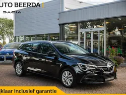 Noir etoilé (donker zwart metallic) Gebruikt 2021 Renault Mégane IV Zen Stationwagen | € 18.880 (Eerlijke prijs)