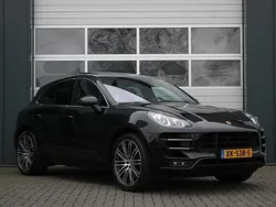 Zwart, metallic lak Gebruikt 2014 Porsche Macan Turbo SUV | € 36.950 (Eerlijke prijs)