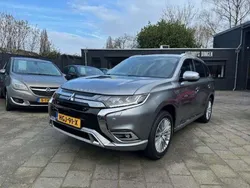Grijs, metallic lak Gebruikt 2019 Mitsubishi Outlander P-HEV SUV | € 24.500 (Goede deal)