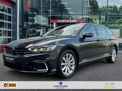 Grijs, andere lak Gebruikt 2021 VW Passat GTE Stationwagen | € 25.950 (Eerlijke prijs)