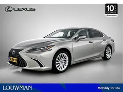 Sonic titanium metallic (grijs metallic) Gebruikt 2022 Lexus ES300H President Line Sedan | € 45.950 (Iets duurder)