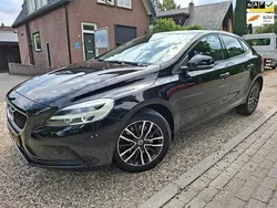 Zwart Gebruikt 2017 Volvo V40 Momentum Stationwagen | € 13.695 (Eerlijke prijs)