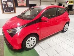 Rood Gebruikt 2021 Toyota Aygo X-play Hatchback | € 12.750 (Iets duurder)