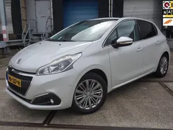 Wit Gebruikt 2017 Peugeot 208 Allure Hatchback | € 8.995 (Eerlijke prijs)