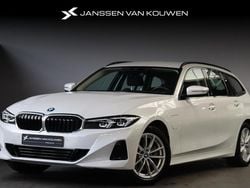 Wit Gebruikt 2023 BMW 320e Stationwagen | € 34.795 (Goede deal)