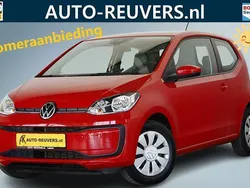 Rood Gebruikt 2017 VW up! take up! Hatchback | € 8.900 (Iets duurder)