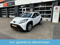 Wit Gebruikt 2024 Toyota Aygo Play Hatchback | € 20.450 (Eerlijke prijs)
