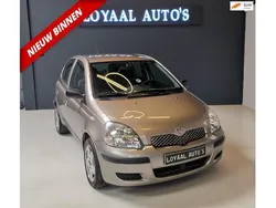 Grijs, metallic lak Gebruikt 2004 Toyota Yaris Hatchback | € 2.499 (Eerlijke prijs)