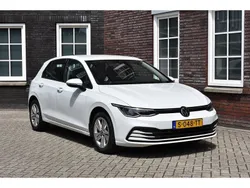 Wit Gebruikt 2022 VW Golf VIII Business Hatchback | € 19.700 (Goede deal)