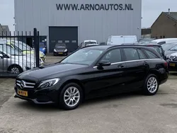 Zwart, metallic lak Gebruikt 2017 Mercedes C200 Premium Stationwagen | € 13.895 (Iets duurder)