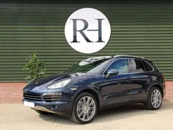 Blauw, metallic lak Gebruikt 2010 Porsche Cayenne SUV | € 39.940 (Eerlijke prijs)
