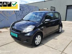 Zwart Gebruikt 2010 Daihatsu Sirion Hatchback | € 3.649 (Eerlijke prijs)
