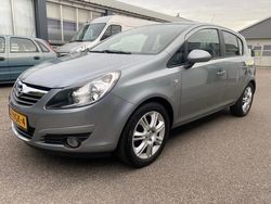 Grijs, metallic lak Gebruikt 2010 Opel Corsa Edition Hatchback | € 3.500 (Eerlijke prijs)