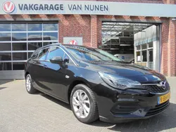 Zwart Gebruikt 2021 Opel Astra Elegance Stationwagen | € 14.950 (Eerlijke prijs)