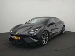 Zwart Nieuw 2025 Lotus Emeya Hatchback | € 127.940