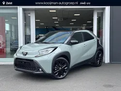 Tarragon / zwart daak (licht groen) Nieuw 2025 Toyota Aygo Pulse Hatchback | € 24.285 (Iets duurder)