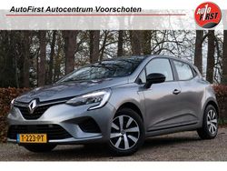 Grijs (metallic) Gebruikt 2023 Renault Clio V Equilibre Hatchback | € 14.995 (Goede deal)
