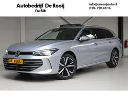 Zilver, metallic lak Gebruikt 2024 VW Passat Elegance Stationwagen | € 41.500 (Eerlijke prijs)
