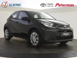 Zwart Gebruikt 2024 Toyota Aygo Play Hatchback | € 17.499 (Eerlijke prijs)