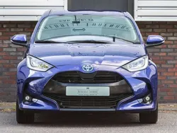 Blauw Gebruikt 2020 Toyota Yaris Hybrid Hatchback | € 18.900 (Eerlijke prijs)