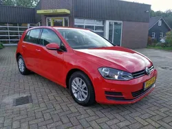 Rood Gebruikt 2016 VW Golf VII Trendline Hatchback | € 11.950 (Eerlijke prijs)