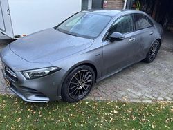 Grijs Gebruikt 2020 Mercedes A250 Premium Plus Sedan | € 29.950 (Eerlijke prijs)