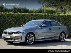 Grijs Gebruikt 2022 BMW 318 Efficient Dynamics Sedan | € 34.895 (Eerlijke prijs)