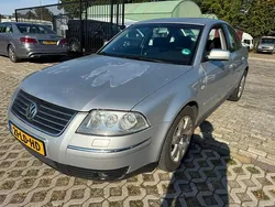 Grijs Gebruikt 2002 VW Passat Sportline Sedan | € 1.350 (Goede deal)