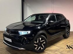Zwart (metallic) Gebruikt 2023 Opel Mokka SUV | € 19.940 (Eerlijke prijs)