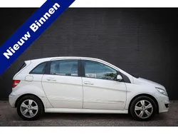 Wit, metallic lak Gebruikt 2009 Mercedes B200 MPV | € 5.950 (Eerlijke prijs)