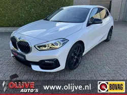 Wit Gebruikt 2020 BMW 118 Sport Line Hatchback | € 19.945 (Eerlijke prijs)