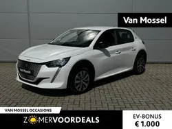 Wit Gebruikt 2022 Peugeot e-208 Active Hatchback | € 21.440 (Eerlijke prijs)