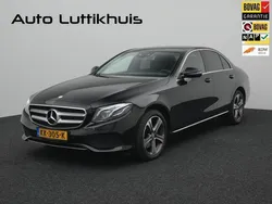 Zwart, metallic lak Gebruikt 2016 Mercedes E200 Prestige Sedan | € 21.950 (Eerlijke prijs)