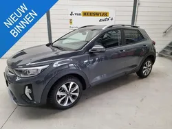 Grijs, metallic lak Gebruikt 2022 Kia Stonic SUV | € 19.750 (Eerlijke prijs)