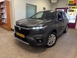 Grijs, metallic lak Gebruikt 2024 Suzuki SX4 S-Cross SUV | € 29.999 (Eerlijke prijs)