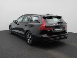 Zwart Gebruikt 2020 Volvo V60 Momentum Stationwagen | € 25.940 (Eerlijke prijs)
