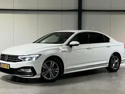 Wit Gebruikt 2020 VW Passat R-line Sedan | € 20.800 (Eerlijke prijs)