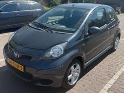 Grijs Gebruikt 2010 Toyota Aygo Hatchback | € 2.000 (Eerlijke prijs)