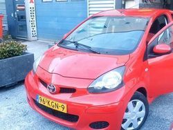 Rood Gebruikt 2009 Toyota Aygo Hatchback | € 1.999 (Eerlijke prijs)