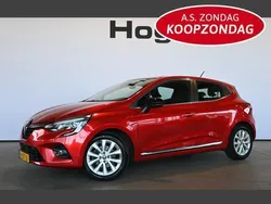 Rood, metallic lak Gebruikt 2020 Renault Clio V Intens Hatchback | € 14.940 (Goede deal)