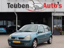 Blauw Gebruikt 2003 Renault Clio II Dynamique Hatchback | € 995 (Eerlijke prijs)