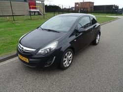 Zwart Gebruikt 2014 Opel Corsa Design Edition Hatchback | € 1.895 (Eerlijke prijs)