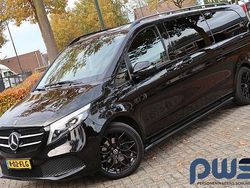 Zwart (metallic) Gebruikt 2022 Mercedes V300 MPV | € 53.950