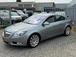 Grijs, metallic lak Gebruikt 2011 Opel Insignia Sport Sedan | € 9.990 (Iets duurder)